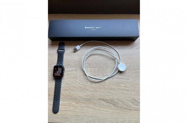 Apple Watch 3 42 mm Nike+ [Space Gray Alumnium  (98%)]